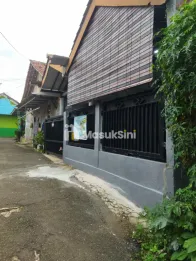Rumah asri di kawasan pemukiman penduduk dan strategis bisnis bebas banjir