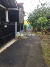 Rumah asri di kawasan pemukiman penduduk dan strategis bisnis bebas banjir