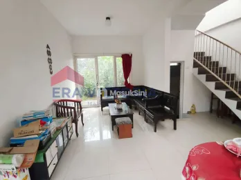 rumah jual akses mudah ada kolam renang furnish dekat exit tol