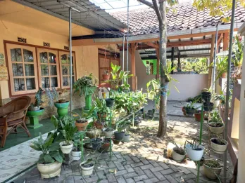 RUMAH LUAS 300 M², DALAM KOMPLEK PERUMAHAN & BEBAS BANJIR