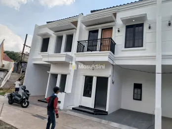 Town House American Modern Ceger Jakarta Timur