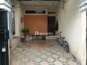 di jual rumah 2 setengah lantai