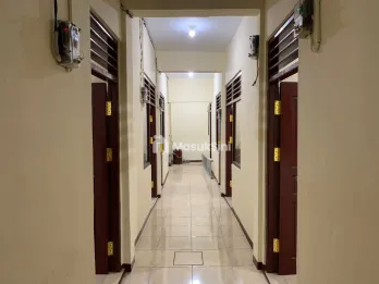 Di Jual rumah 3 unit + Kostan 28 pintu Luas Tanah 1000m²