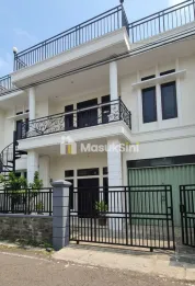 DI JUAL RUMAH SIAP HUNI LINGKUNGAN AMAN DAN NYAMAN