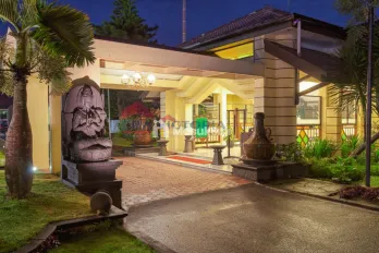 Dijual Hotel Fully Furnished, Dekat RS Permata Bunda&RRI, Parkir Luas