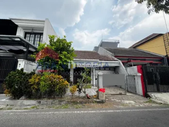 Dijual Rumah 1 Lantai Kondisi Terawat Lokasi Strategis