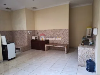 Dijual Rumah 2,5 Lantai Tanah dan Bangunan Luas Dalam Kota