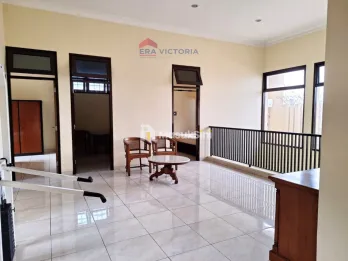 Dijual Rumah 2,5 Lantai Tanah dan Bangunan Luas Dalam Kota