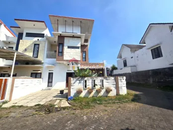 Dijual Rumah dalam Perumahan Strategis dekat Kota Batu