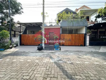 Dijual Rumah Sangat Terawat di Kawasan Elit Araya