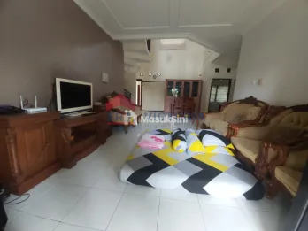 Dijual Villa Terawat di Kawasan