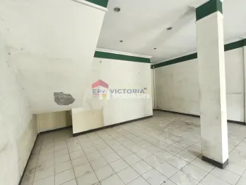 Disewakan Ruko 2 Lantai Lokasi Strategis & Area Parkir Luas