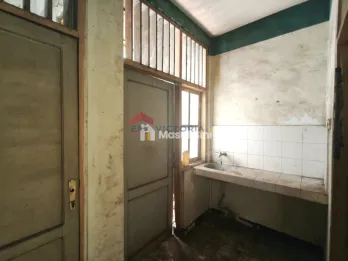 Disewakan Ruko 2 Lantai Lokasi Strategis & Area Parkir Luas
