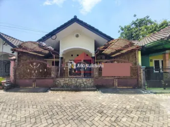Disewakan Rumah 2 Lantai dengan Kondisi sangat Terawat Cocok untuk Keluarga