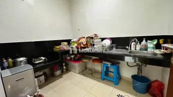 Disewakan Rumah Full Furnished Kawasan Perumahan Kelas Atas Siap Huni
