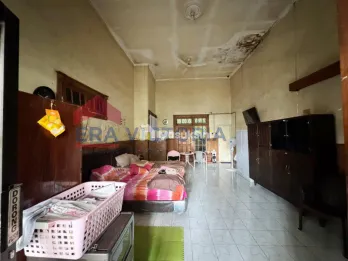 sewa/jual rumah lokasi strategis jln raya cocok utk kuliner dan cafe