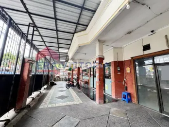 sewa/jual rumah lokasi strategis jln raya cocok utk kuliner dan cafe