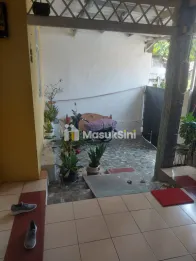 Rumah 1 lantai tanah luas