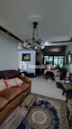 RUMAH 2 LANTAI SIAP HUNI HADAP TAMAN DAN BOULEVARD